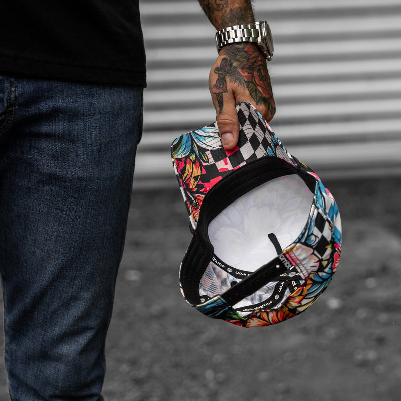 Load image into Gallery viewer, Weekender 5 Panel Snapback Hat

