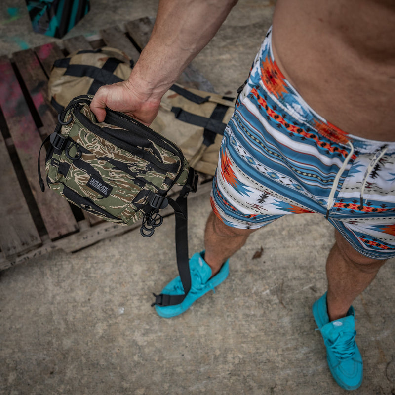 Load image into Gallery viewer, Nomad Recon Fanny Pack
