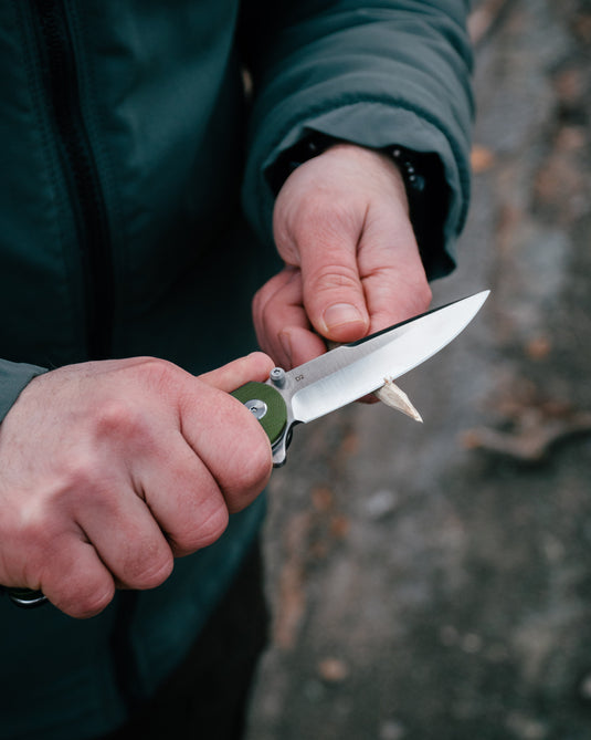 The Straight Back Folding Pocket Knife Giftset for Men and Women (Grey and Red)