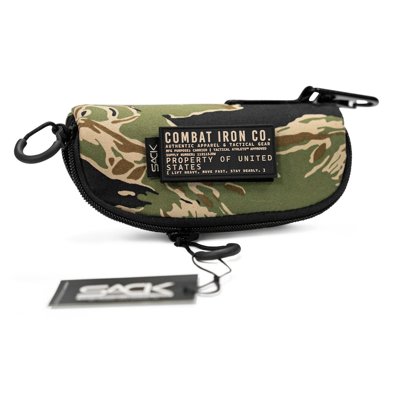 Load image into Gallery viewer, Tactical Molle Sunglasses Carrier + pvc patch
