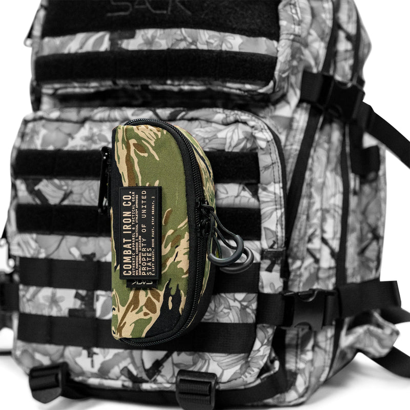 Load image into Gallery viewer, Tactical Molle Sunglasses Carrier + pvc patch
