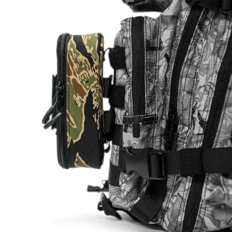 Load image into Gallery viewer, Tactical Molle Sunglasses Carrier + pvc patch
