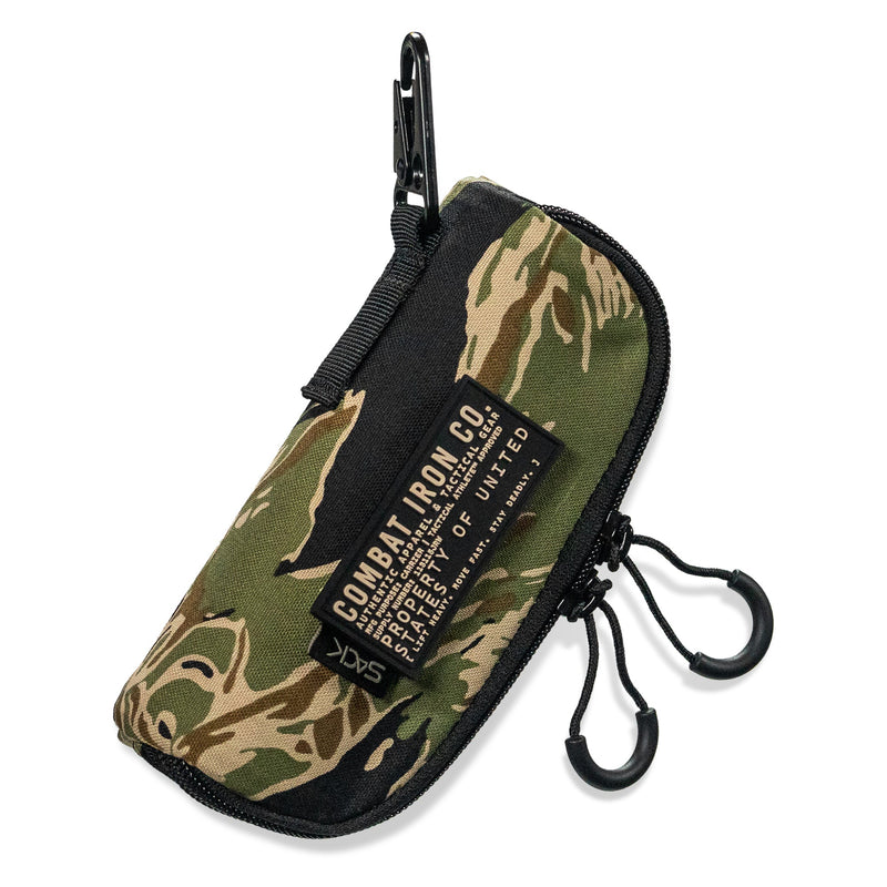 Load image into Gallery viewer, Tactical Molle Sunglasses Carrier + pvc patch
