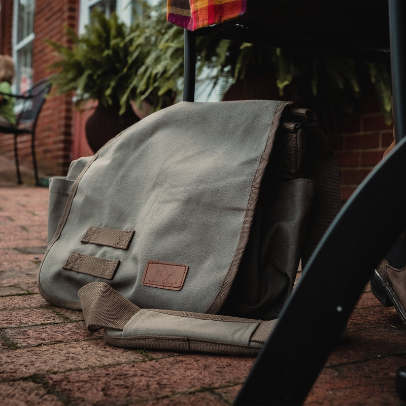 Load image into Gallery viewer, Filios Messenger Bag
