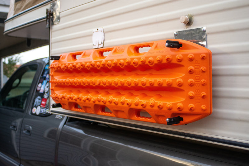 Load image into Gallery viewer, Overland Kitted Raised Boomerang MAXTRAX® Mount 2" Rise

