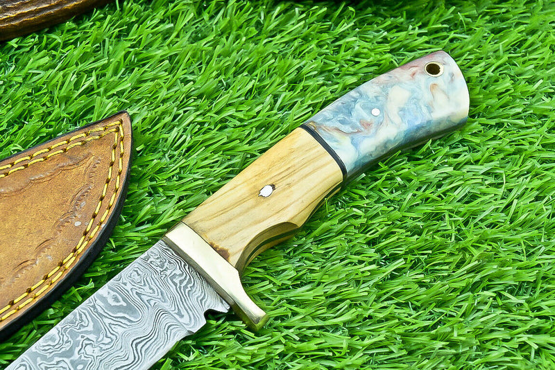 Load image into Gallery viewer, Handmade Damascus Steel Hunting Knife – Olive Wood &amp; Resin Handle with Leather Sheath
