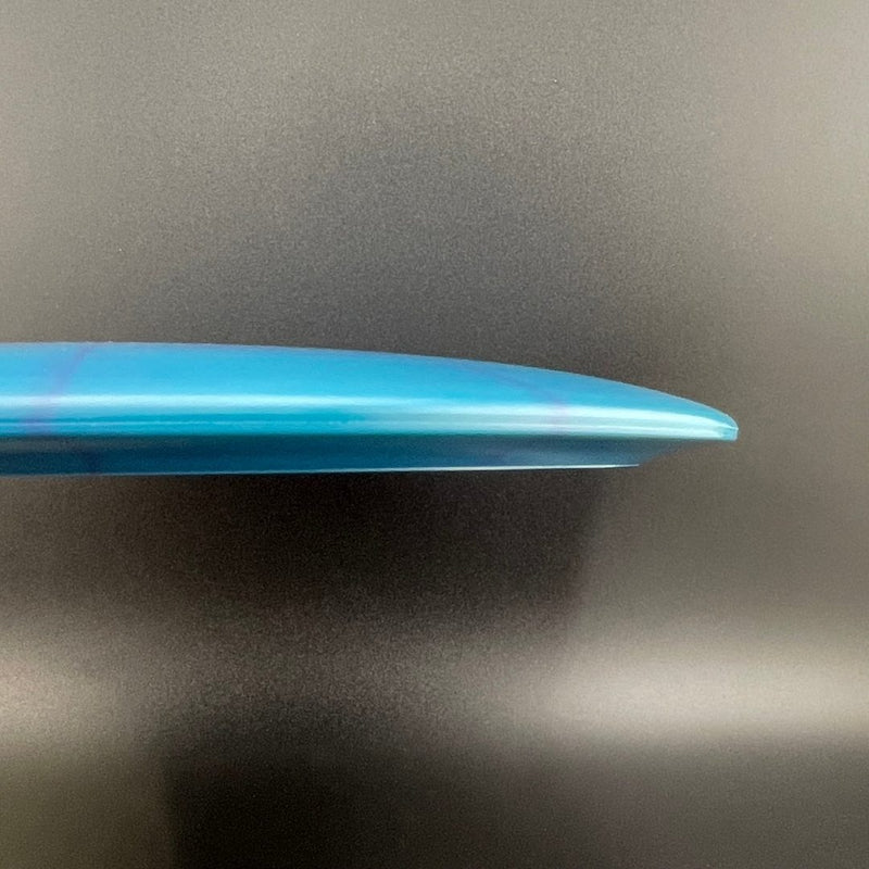 Load image into Gallery viewer, Lux Vapor Essence - Swords &amp; Shield
