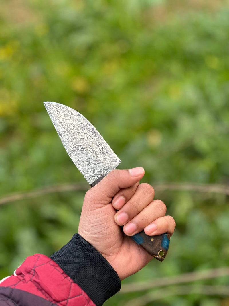 Load image into Gallery viewer, Gutting Knives – 10" Handmade Damascus Steel Hunting Knife with Rosewood or Resin Handle &amp; Leather Sheath
