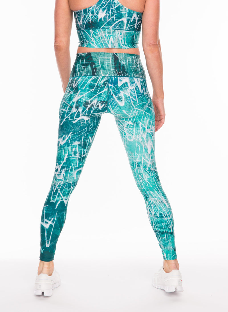 Load image into Gallery viewer, Emerald Impress Yoga Pants
