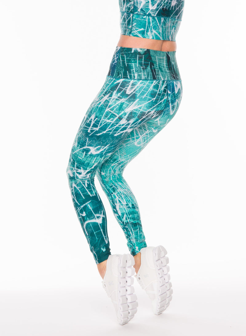 Load image into Gallery viewer, Emerald Impress Yoga Pants
