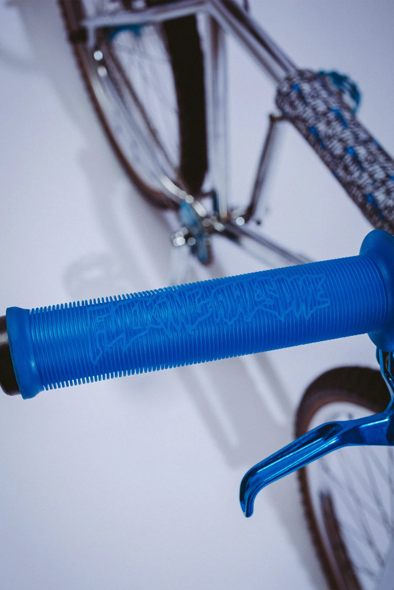 Load image into Gallery viewer, Cult x Fucking Awesome 26″ Cruiser Complete Bike - Chrome/Blue
