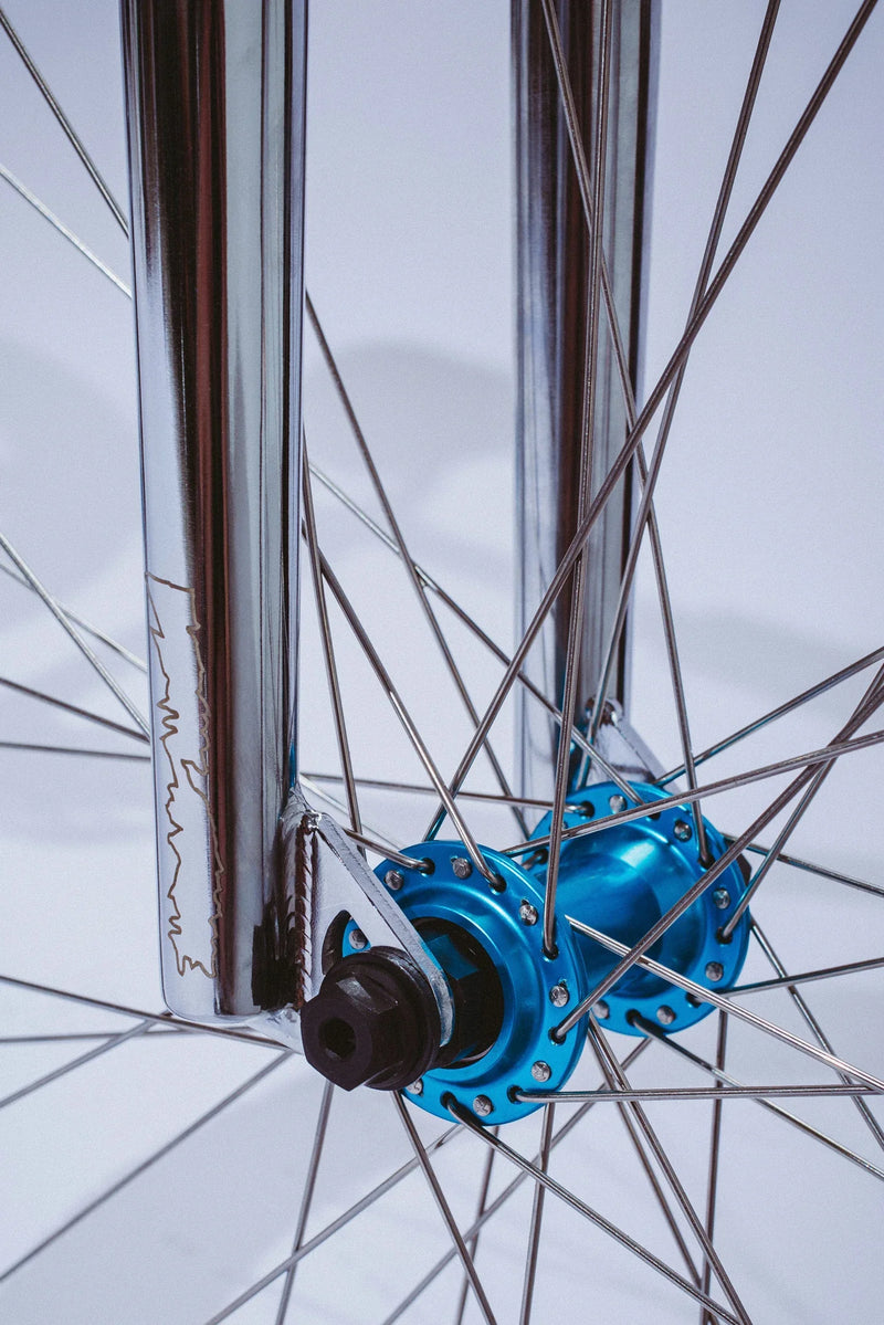 Load image into Gallery viewer, Cult x Fucking Awesome 26″ Cruiser Complete Bike - Chrome/Blue
