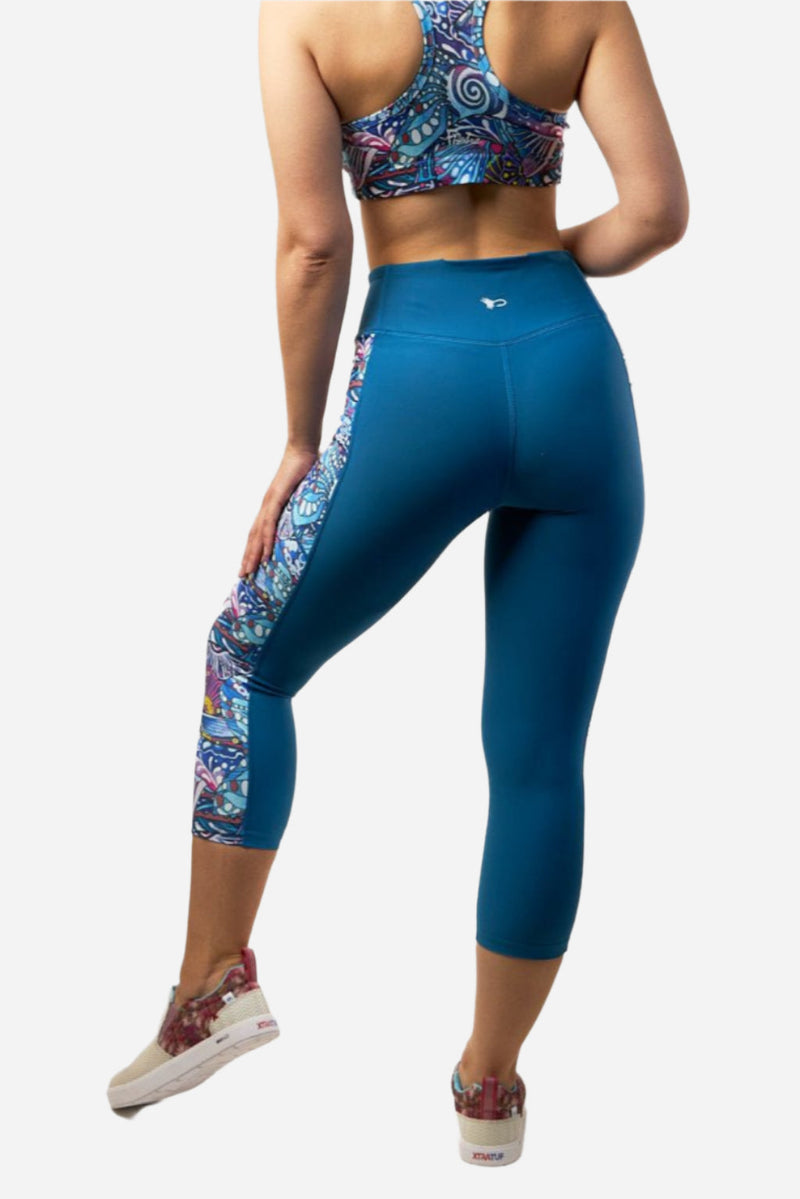 Load image into Gallery viewer, Enchanted Grayling Pocket Capri Leggings
