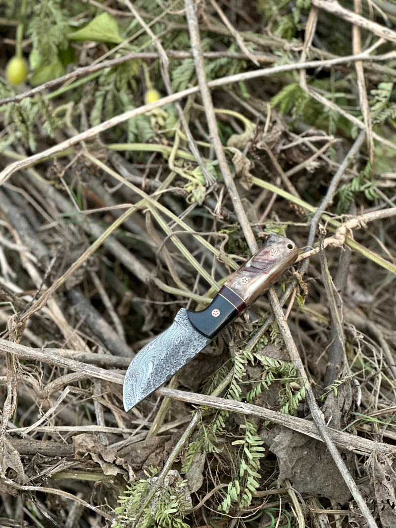 Load image into Gallery viewer, Hunting Knives for Sale – 9&quot; Damascus Steel Blade with Sheep Horn/Resin Handle &amp; Leather Sheath
