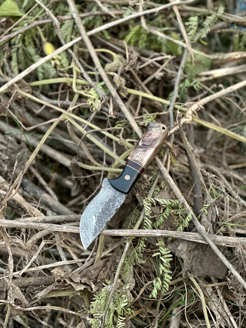 Load image into Gallery viewer, Hunting Knives for Sale – 9&quot; Damascus Steel Blade with Sheep Horn/Resin Handle &amp; Leather Sheath
