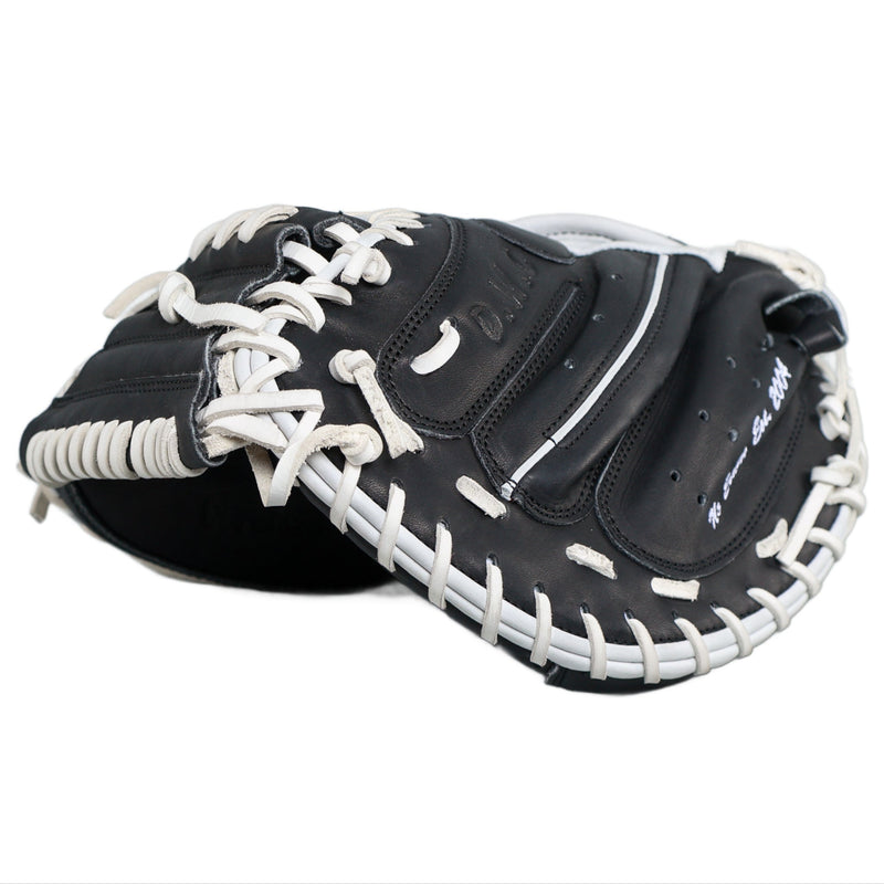 Load image into Gallery viewer, NO E2 1PC DWC Series - 001 - Catchers Mitt
