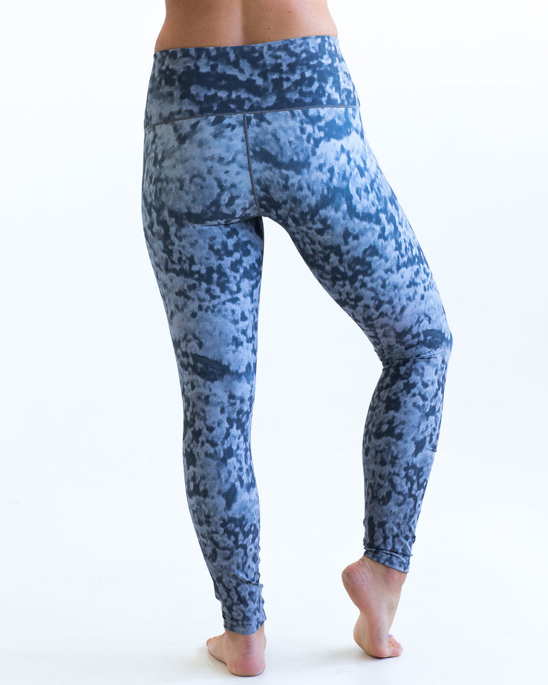 Load image into Gallery viewer, Grey Fog Yoga Pants
