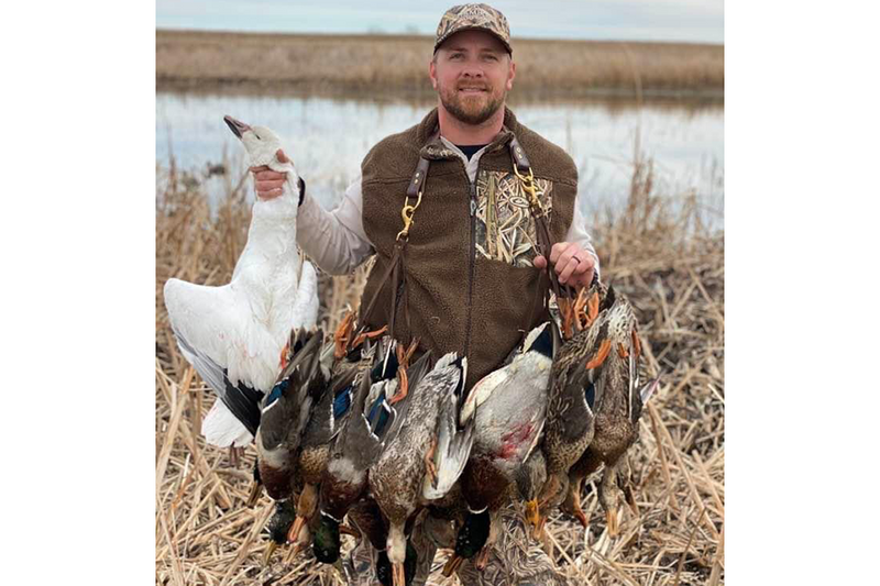 Load image into Gallery viewer, Guide II Leather Duck Carrier Tote | Waterfowl Game Tote
