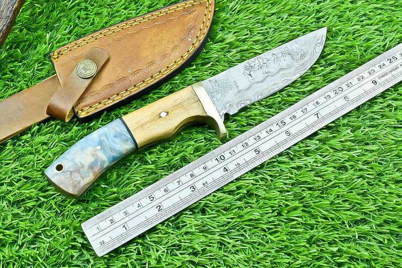 Load image into Gallery viewer, Handmade Damascus Steel Hunting Knife – Olive Wood &amp; Resin Handle with Leather Sheath
