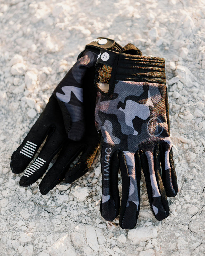 Load image into Gallery viewer, Stealth Camo Gloves
