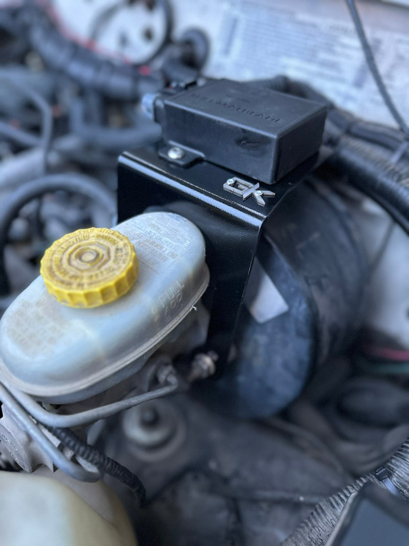 Load image into Gallery viewer, 1984-2002 Jeep Cherokee XJ Heated Wiper Blades with Installation Bracket
