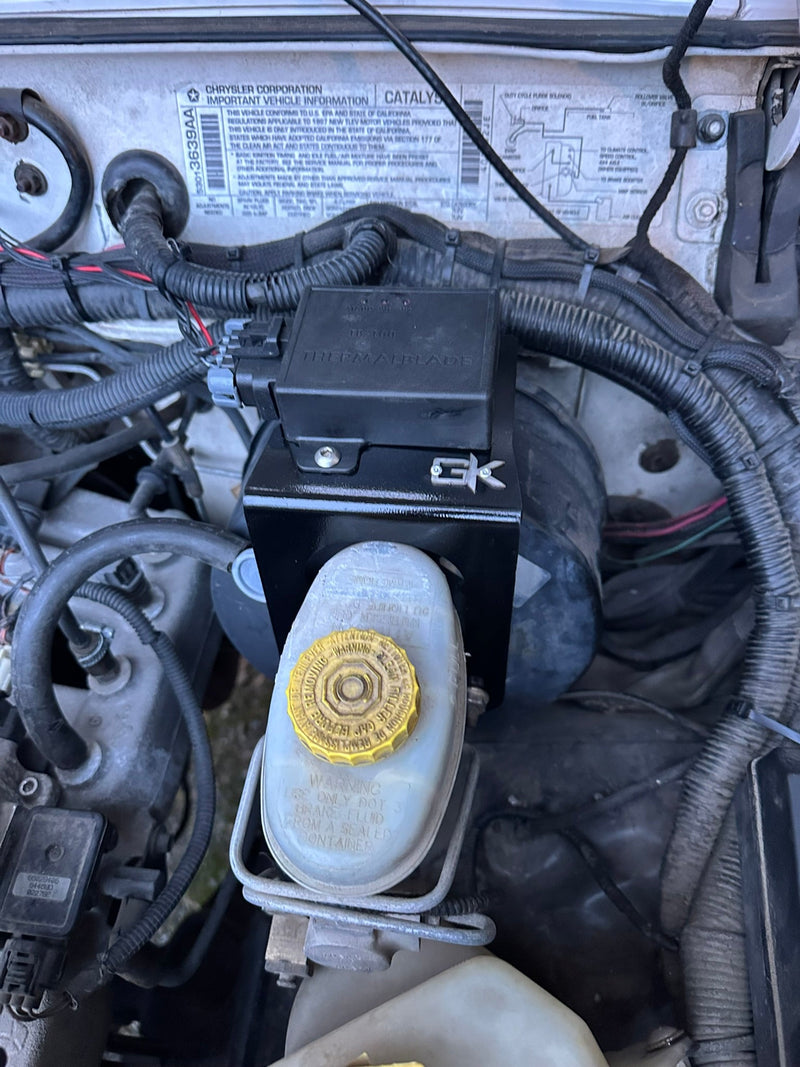 Load image into Gallery viewer, 1984-2002 Jeep Cherokee XJ Heated Wiper Blades with Installation Bracket
