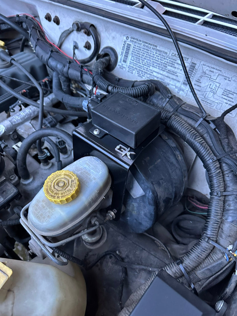 Load image into Gallery viewer, 1984-2002 Jeep Cherokee XJ Heated Wiper Blades with Installation Bracket
