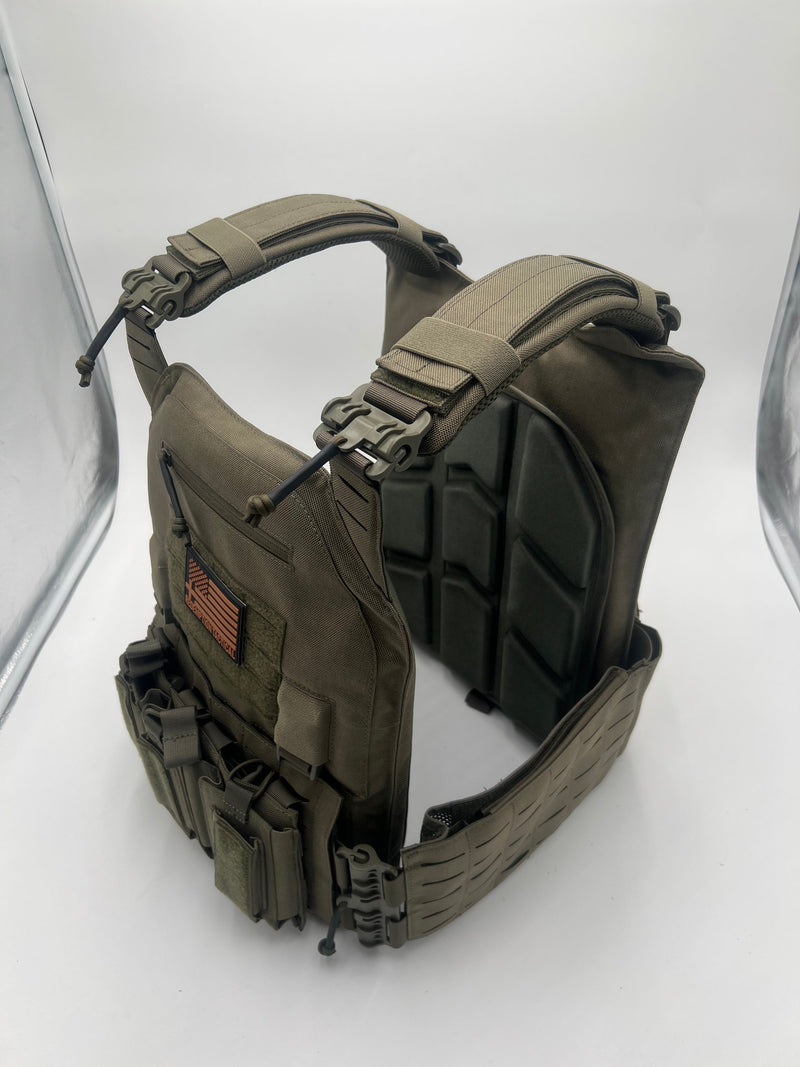 Load image into Gallery viewer, BIG BOY Crusader 2.0 XL Armor COMBO PACKAGE LIGHTWEIGHT LEVEL IV (2) XL Ceramic Front/Back Plates
