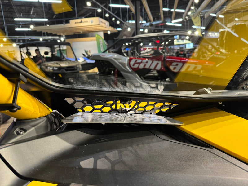 Load image into Gallery viewer, Maverick "R" Vented Glass Windshield with Wipers
