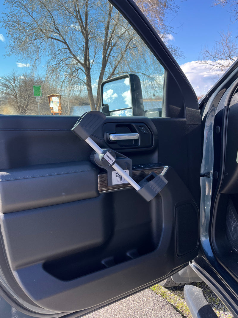 Load image into Gallery viewer, Sidekick Door-Mounted Gun Rack – 2019-2021 Chevy/GMC 1500 &amp; 2020-2022 HD
