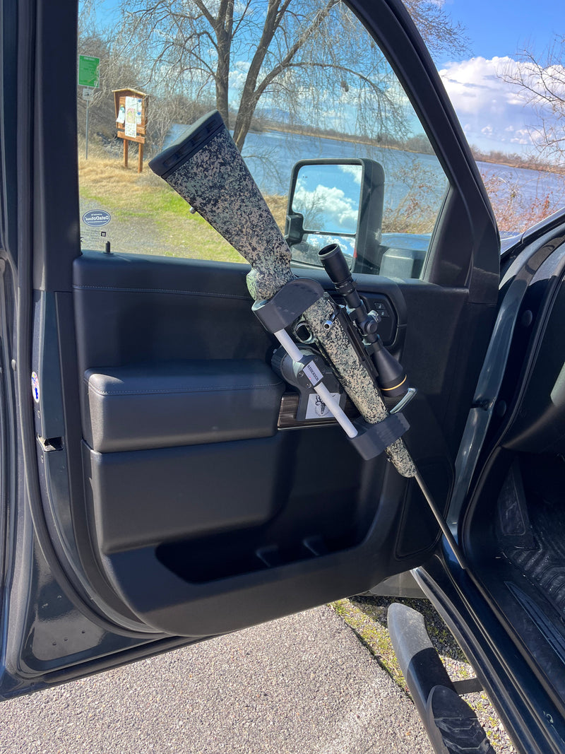 Load image into Gallery viewer, Sidekick Door-Mounted Gun Rack – 2019-2021 Chevy/GMC 1500 &amp; 2020-2022 HD
