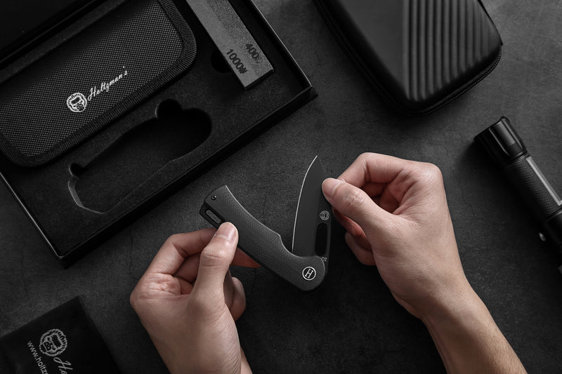 Load image into Gallery viewer, The Venture Point Folding Pocket Knife Giftset for Men and Women (Black and Blue)
