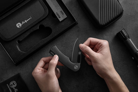 The Venture Point Folding Pocket Knife Giftset for Men and Women (Black and Blue)