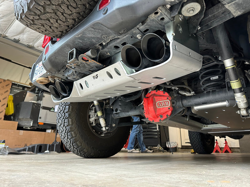 Load image into Gallery viewer, JLU MAGNAFLOW MUFFLER &amp; TIP SKID - 4 door 392 HEMI ALUMINUM
