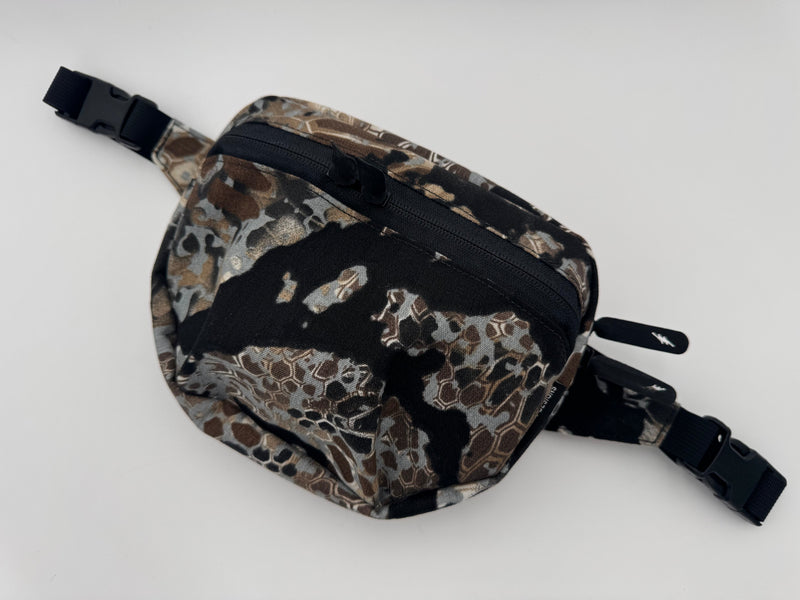 Load image into Gallery viewer, Multifunctional Fanny Pack (Various Colors and Patterns)
