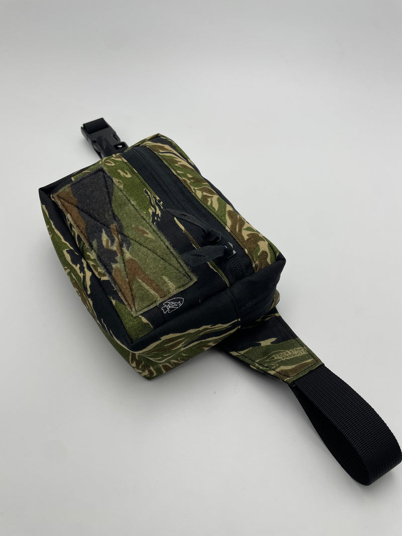 Load image into Gallery viewer, Low Profile EDC Fanny Pack

