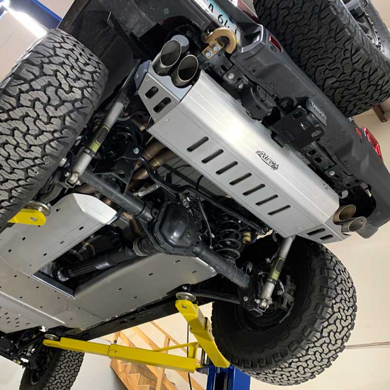 Load image into Gallery viewer, JLU 392 MUFFLER &amp; TIP SKID
