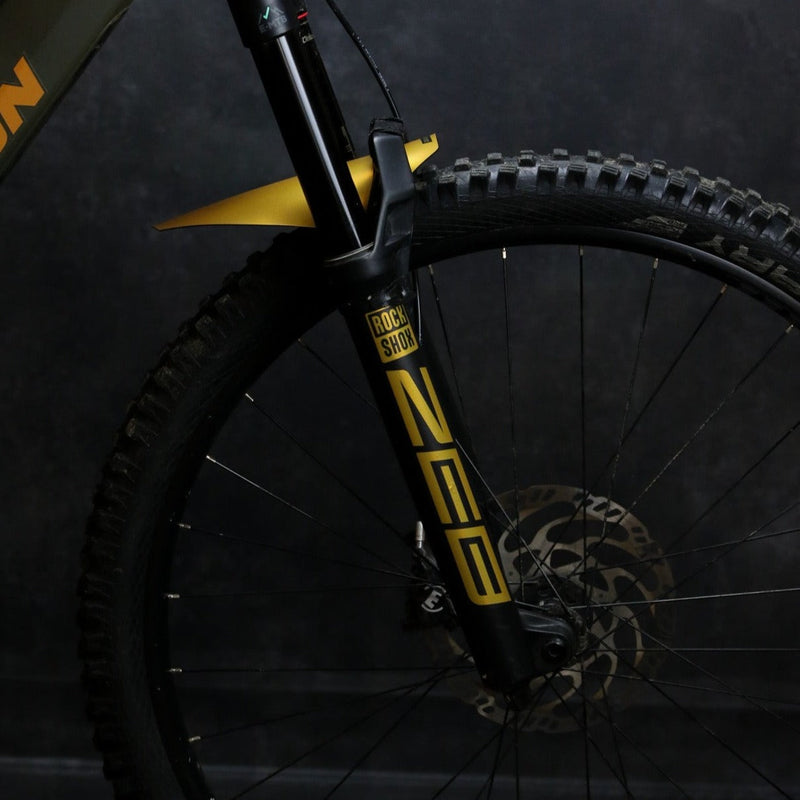 Load image into Gallery viewer, Metallic Gold Fender
