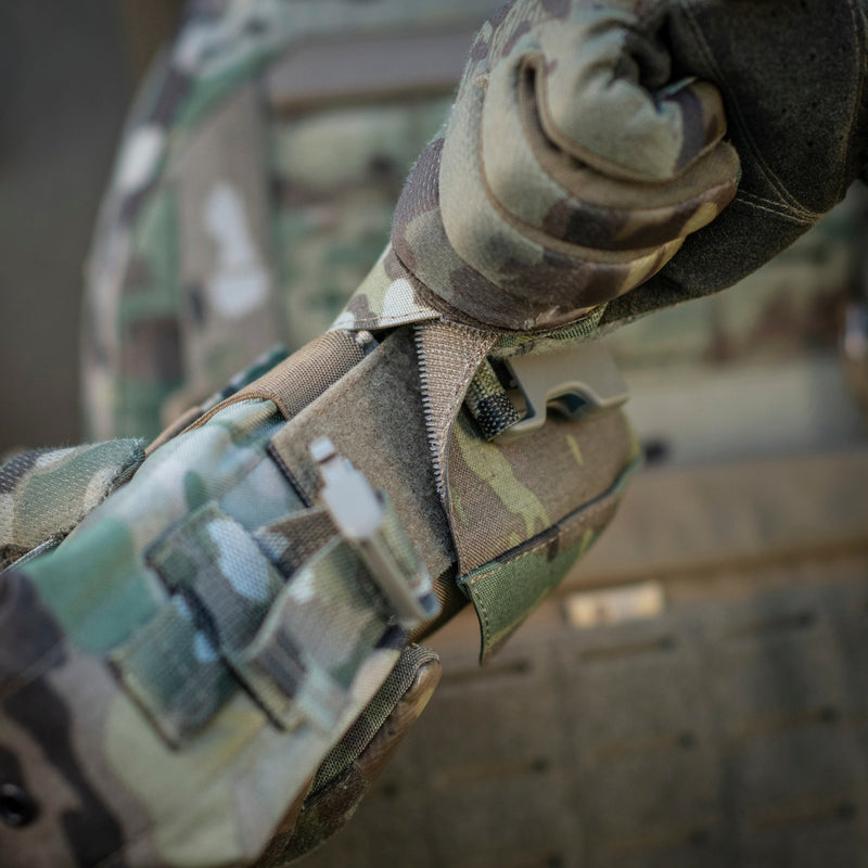 Load image into Gallery viewer, M-Tac Double Mag Pouch with Fastex Buckle

