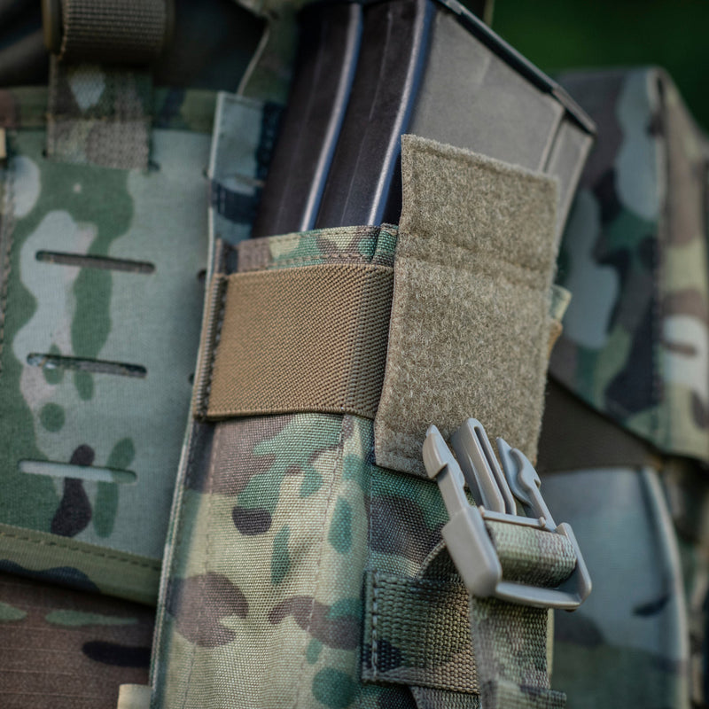 Load image into Gallery viewer, M-Tac Double Mag Pouch with Fastex Buckle
