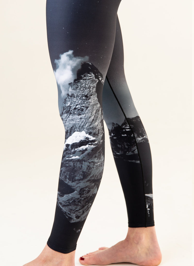 Load image into Gallery viewer, Yoga Pants Midnight Mountain
