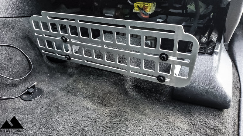 Load image into Gallery viewer, 19+ RAM 1500 Seat Front Gear Panel
