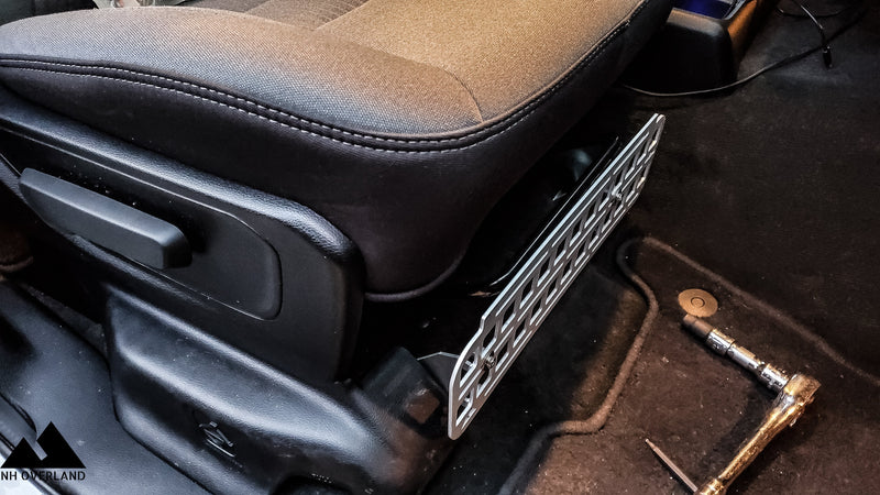 Load image into Gallery viewer, 19+ RAM 1500 Seat Front Gear Panel
