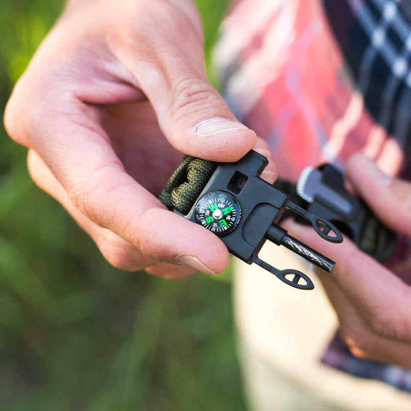 Load image into Gallery viewer, Paracord Survival Bracelet
