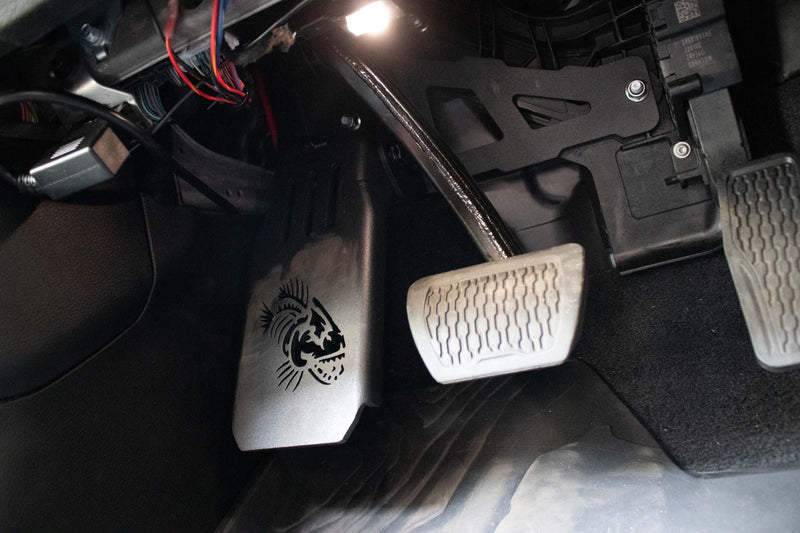 Load image into Gallery viewer, Fishbone Offroad Adjustable Dead Pedal for 2018 &amp; Up Jeep Wrangler/Gladiator FB25481
