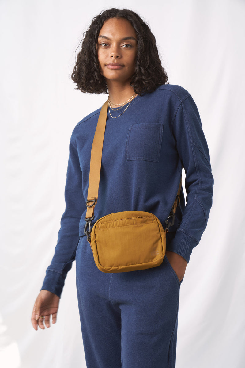 Load image into Gallery viewer, (Re)active™ 2L Convertible Crossbody
