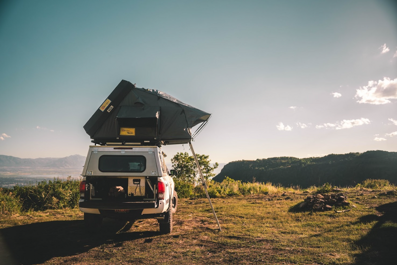 Load image into Gallery viewer, Sabre Hard Shell Roof Top Tent
