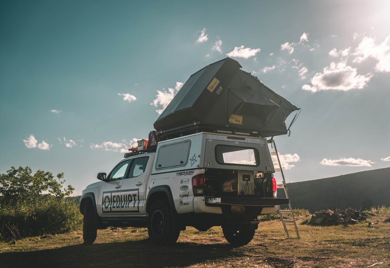 Load image into Gallery viewer, Sabre Hard Shell Roof Top Tent
