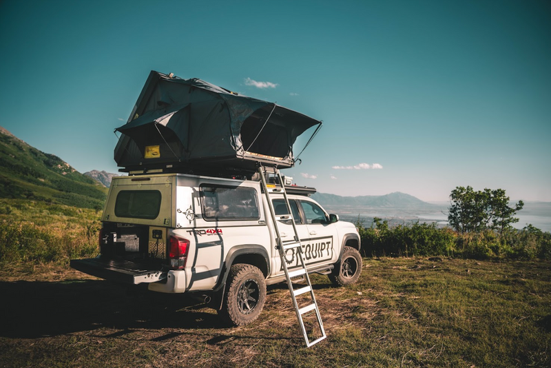 Load image into Gallery viewer, Sabre Hard Shell Roof Top Tent
