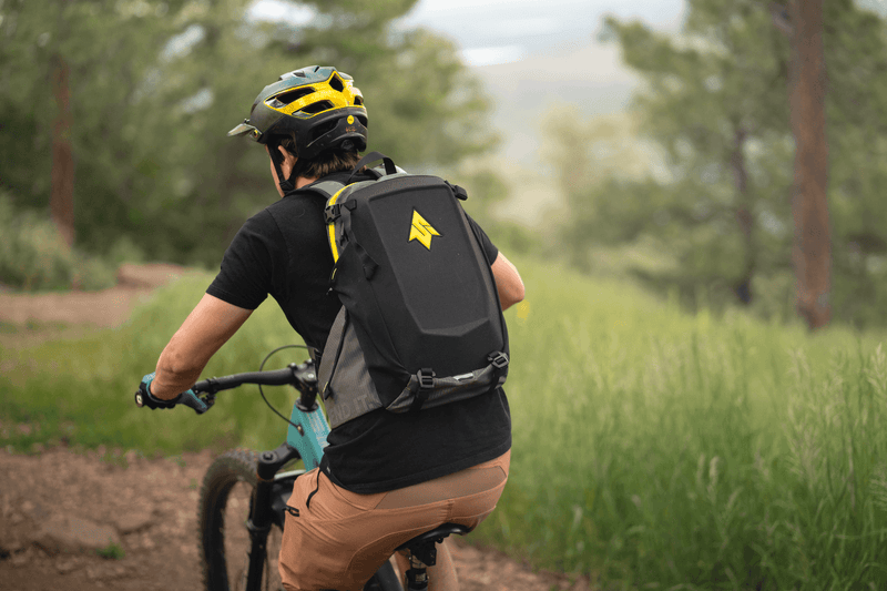 Load image into Gallery viewer, Defender 15 Adventure &amp; MTB Hydration Pack
